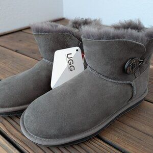 New Suede Shearling–Lined Bailey Button Gray UGG Women Size 6 Boots